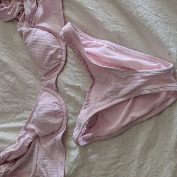 Soft pink bikini - Picture 2 of 3